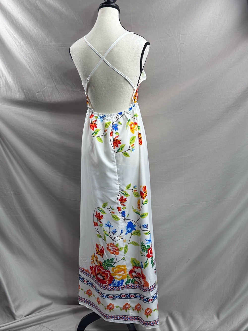 LAST ONE 🔥 White Floral Backless Maxi Dress - Picture 6 of 6